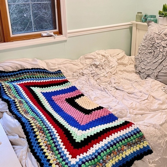 VINTAGE Crochet Afghan Handmade Cottagecore knit blanket quilt - Picture 1 of 7